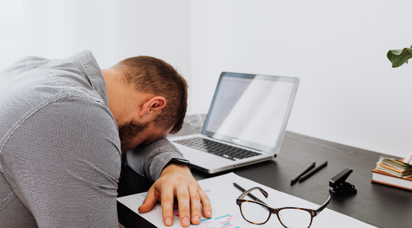 Chronische Müdigkeit bei Männern: Häufige Ursachen und praktische Lösungen für Energie