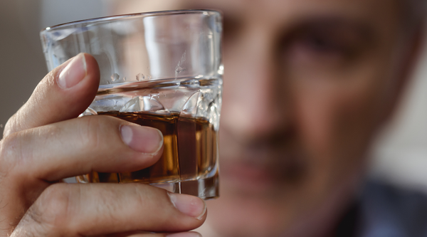 Alkohol und Männergesundheit: Wie Hormone, Leber und Fettstoffwechsel beeinflusst werden